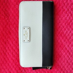 Kate Spade New York Large Continental Wallet J183